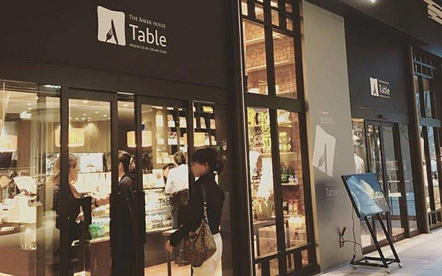 The BAKER HOUSE Table ささしまグローバルゲート店